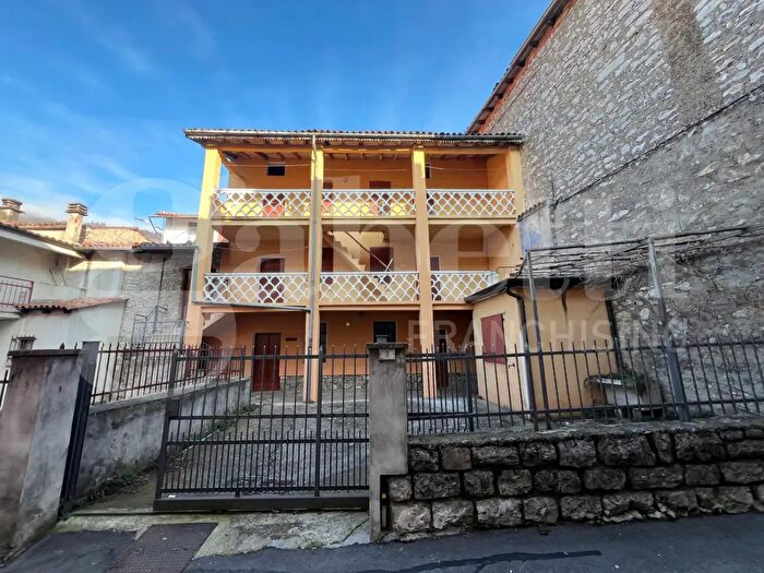 Casa con 5 locali in vendita in Via Santella, Parzanica