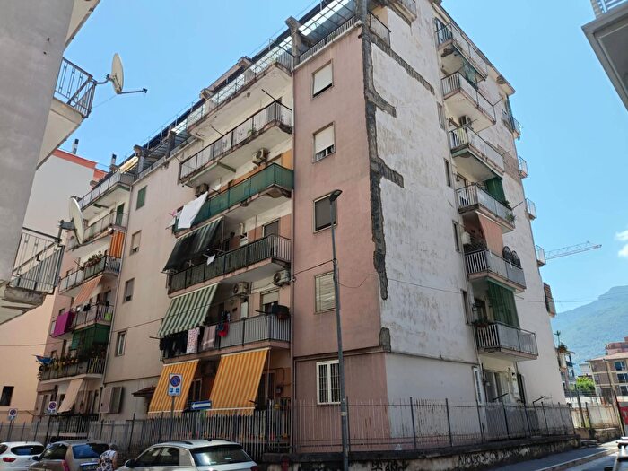 Appartamento con 6 locali in vendita in Via FSCaiazzo, Angri