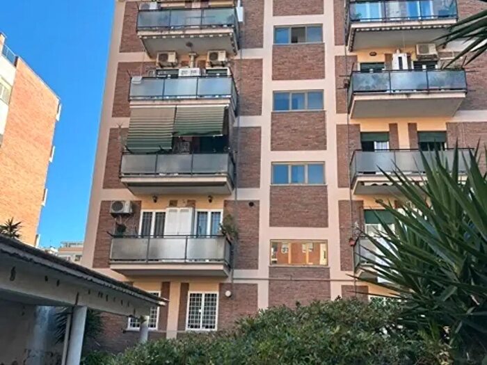Appartamento trilocale in vendita in Via Capo Palinuro, Roma