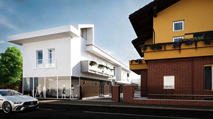 Appartamento trilocale in vendita in Via Roma, Cabiate