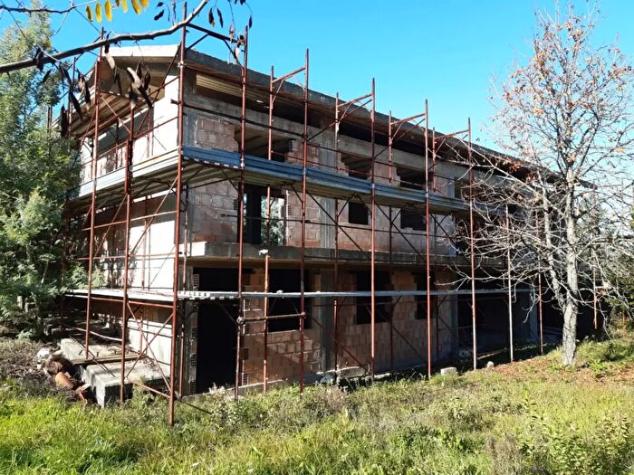 Casa quadrilocale in vendita in Contrada Rocchi, Rende