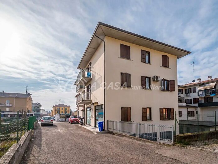 Appartamento trilocale in vendita in Via Deledda, Medesano