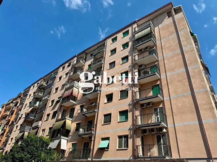 Appartamento quadrilocale in vendita in Via Genazzano, Roma