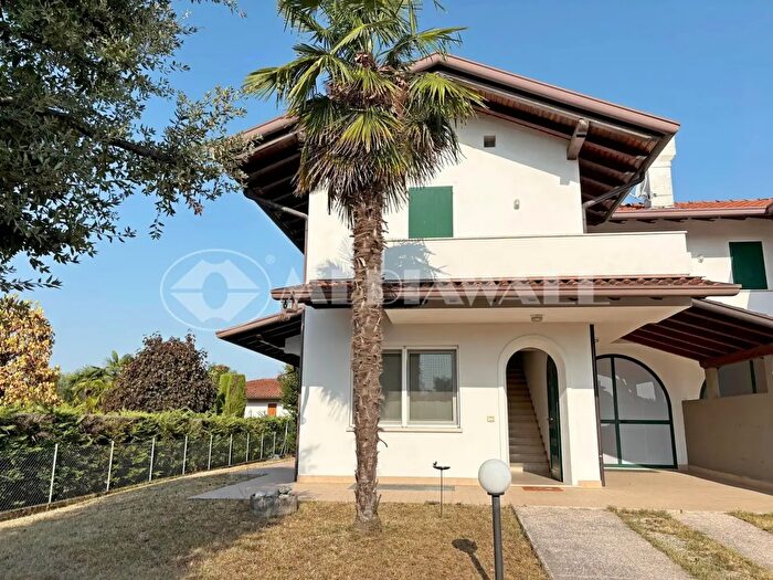Casa con 7 locali in vendita in Roveredo In Piano