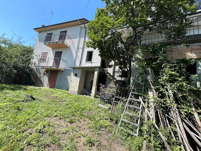 Casa bilocale in vendita in Frazione Tasso Lumarzo, Lumarzo