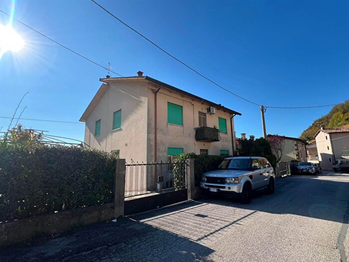 Appartamento con 8 locali in vendita in Via Pozzetto, Montecchio Maggiore