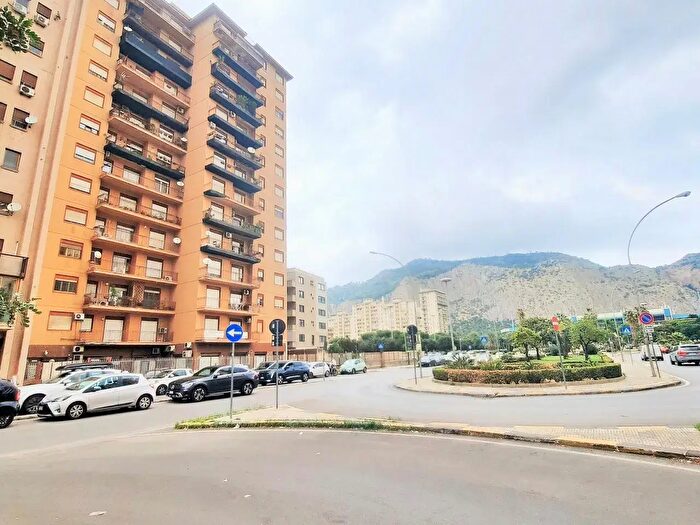 Appartamento con 5 locali in vendita in Via Alcide De Gasperi, Palermo