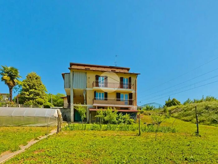 Casa con 8 locali in vendita in Strada Fontana Operti, Bra