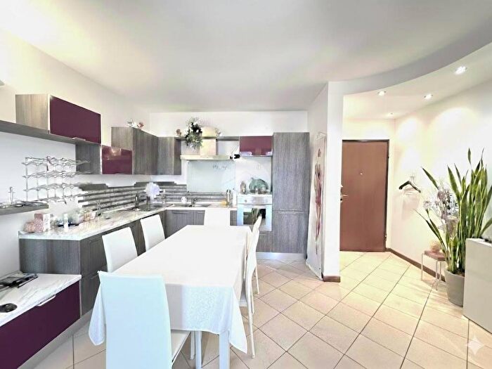 Appartamento trilocale in affitto in Via Antonio Segni, Curtatone