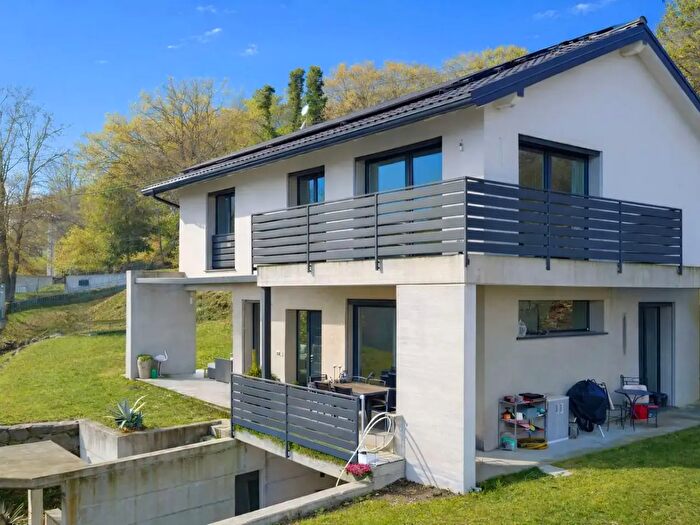 Casa con 5 locali in vendita in Castello Cabiaglio