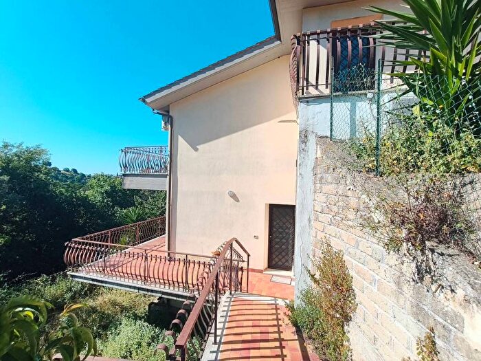Casa trilocale in affitto in Strada Valle Ioro, Valle Yoro, Castelnuovo di Porto