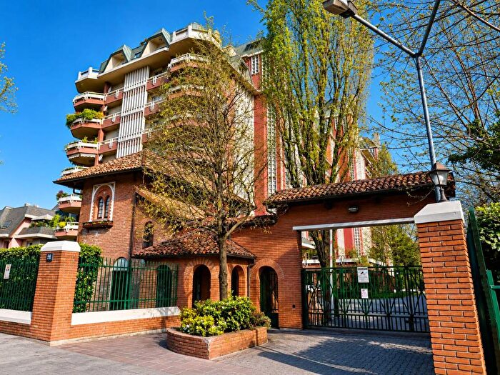 Appartamento con 5 locali in affitto in Via Ippodromo, Gallaratese, Milano