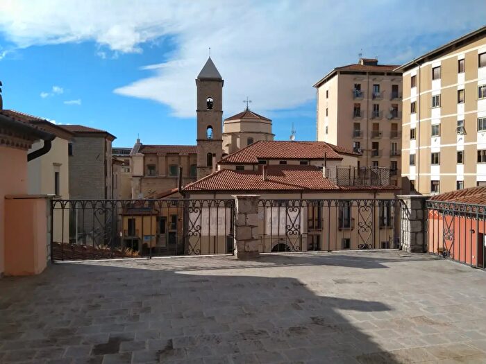 Appartamento con 5 locali in vendita in Largo Famiglia Isabelli, Potenza