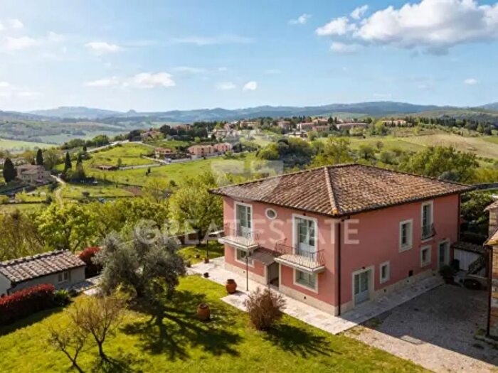 Casa con 6 locali in vendita in Via Roma, Casole DElsa