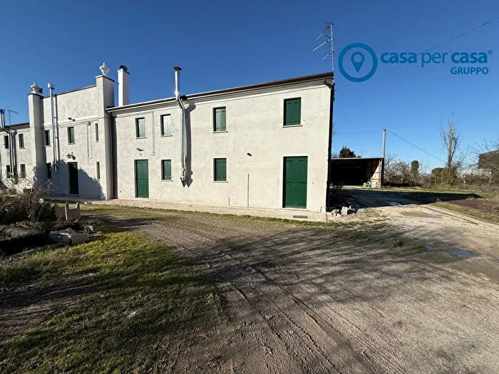 Casa quadrilocale in affitto in Località Schiappe, Adria