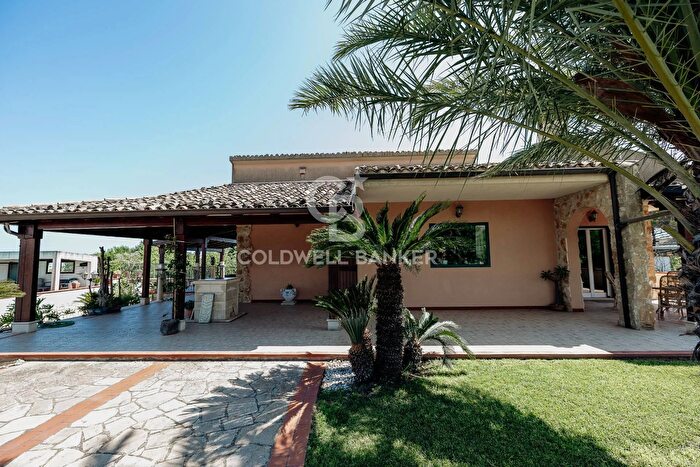 Casa con 7 locali in vendita in Via Rocciola Scrofani B, Modica