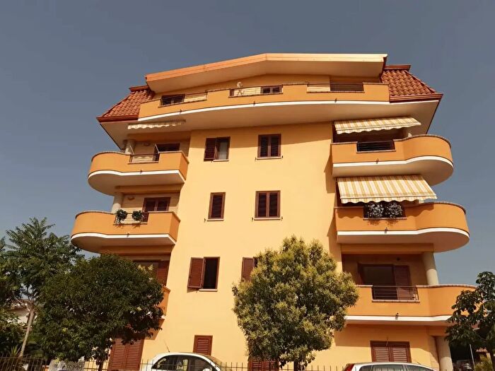 Appartamento trilocale in vendita in Contrada Petraro Snc, Rose