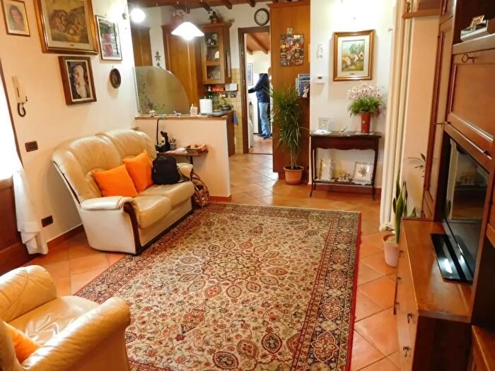 Casa con 7 locali in vendita in Vecchiano
