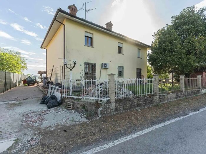 Casa con 8 locali in vendita in Via Bisana, Galliera