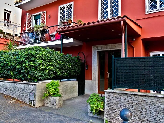 Appartamento trilocale in vendita in Via Vitellia, Roma