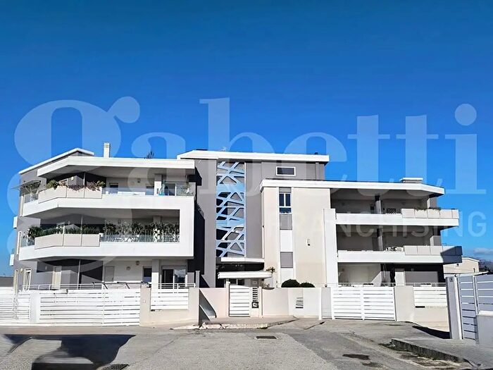 Appartamento trilocale in vendita in Via Monte Acuto, Latina