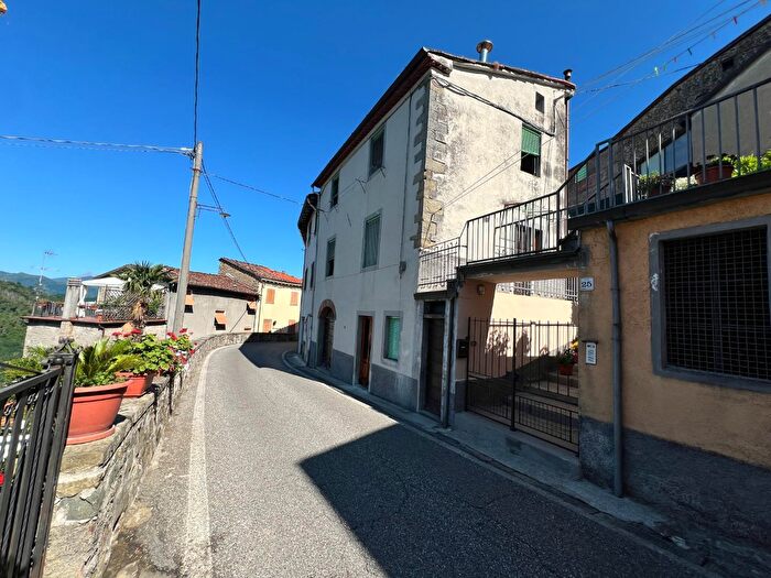 Casa con 6 locali in vendita in Magine, Bagni Di Lucca