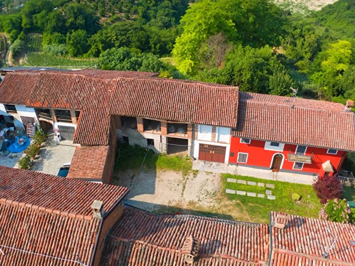 Casa quadrilocale in vendita in Via Rossesio, Monticello D'Alba