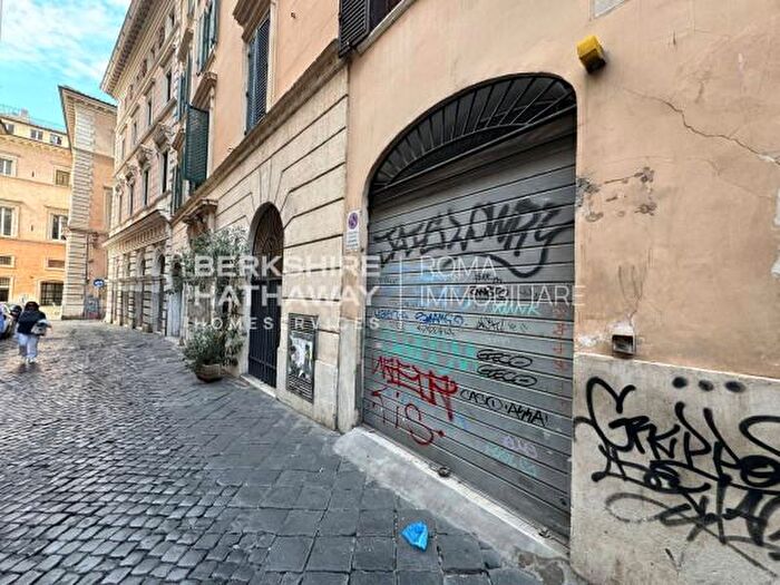 Appartamento bilocale in vendita in Via della Scrofa, Roma