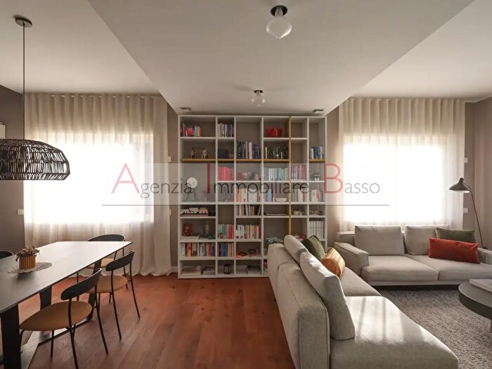 Casa con 6 locali in vendita in Via Buzzaccarini, Padova