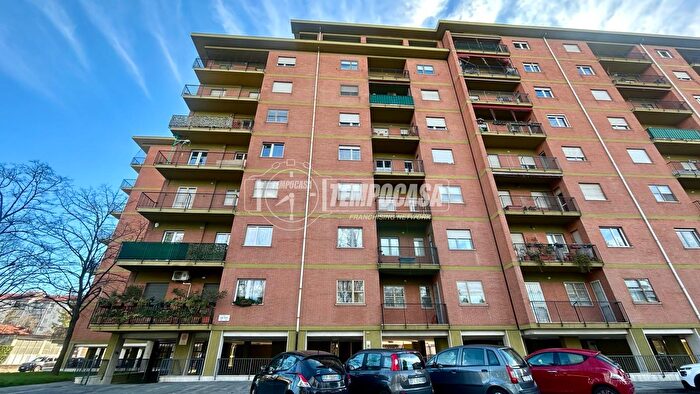 Appartamento con 6 locali in vendita in Via Annie Vivanti, Torino