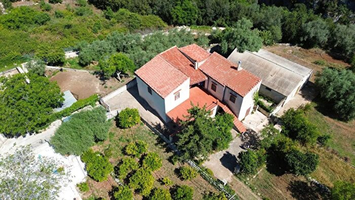 Casa quadrilocale in vendita in Contrada Condotte Snc, Canicattini Bagni