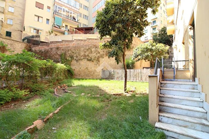 Appartamento con 5 locali in vendita in Appartamento Via Giuseppe Orsi, Napoli