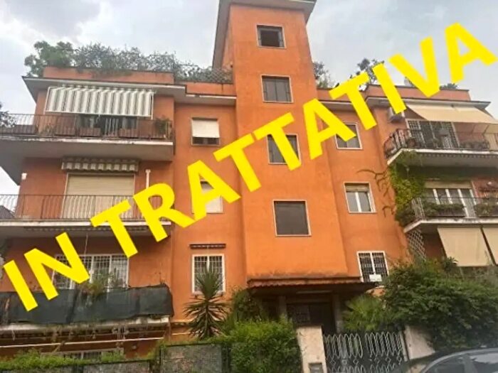 Appartamento con 5 locali in vendita in Via Montasio, Roma