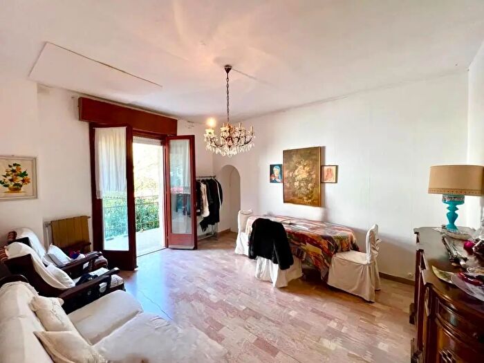 Appartamento con 5 locali in vendita in Pietrasanta