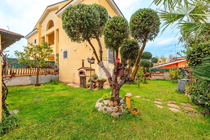 Appartamento bilocale in vendita in Via Fosso dellOsa, Roma