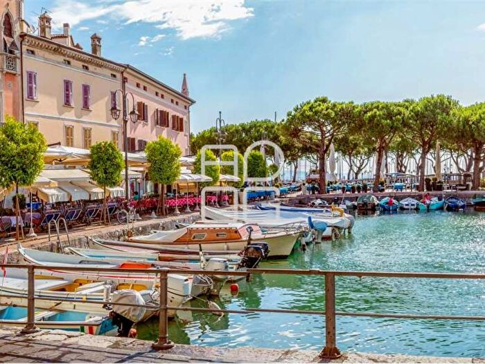 Casa con 5 locali in affitto in Via Curiel, Desenzano Centro, Desenzano del Garda