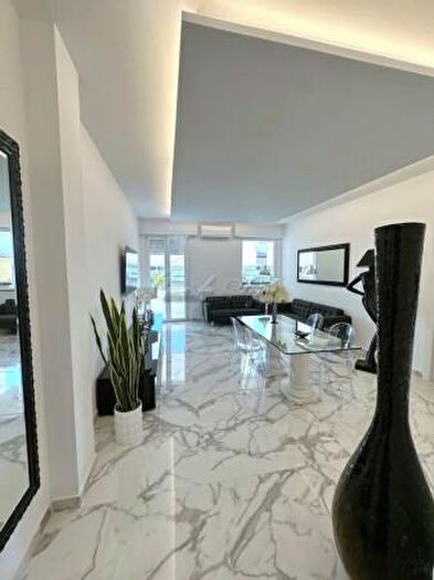 Appartamento quadrilocale in vendita in Via F Donati, Forte Dei Marmi