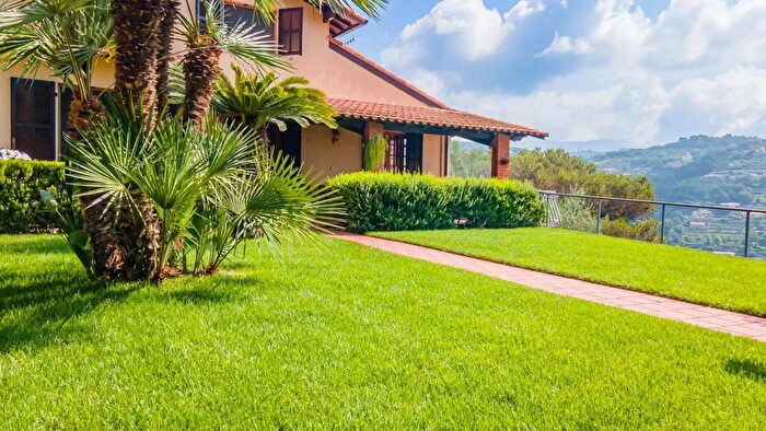 Casa con 8 locali in vendita in Strada degli Olandesi, Camporosso