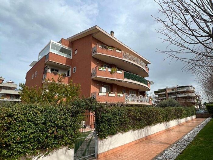 Appartamento trilocale in affitto in Via Giuseppe Lucchetti Rossi, Mezzocammino, Roma