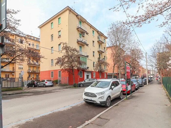 Appartamento trilocale in vendita in Via Filippo Beroaldo, Bologna