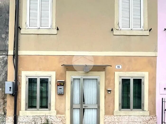 Casa quadrilocale in vendita in Via Cà di Raffaldo, Verona