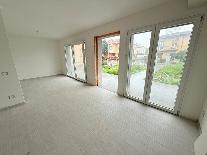 Appartamento trilocale in vendita in Via S Nicola, Viadana