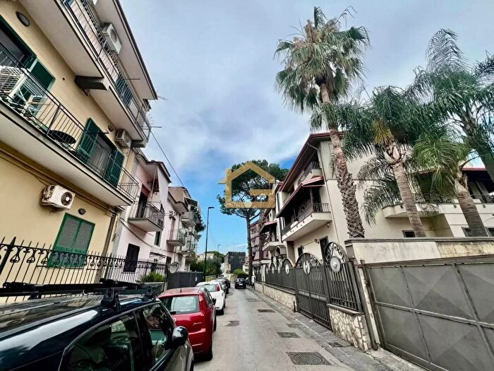 Appartamento trilocale in affitto in Via Aldo Cocchia, Chiaiano, Napoli
