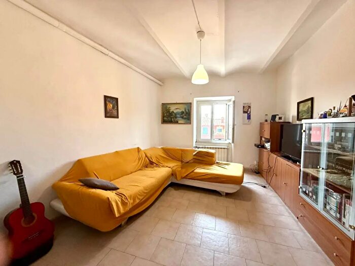 Appartamento quadrilocale in vendita in Viale Cesare Battisti, Volterra