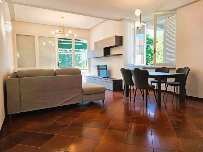 Appartamento con 6 locali in vendita in Camaiore