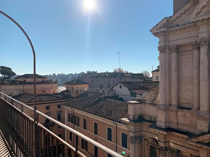 Appartamento con 10 locali in affitto in Piazza di Campitelli, Roma