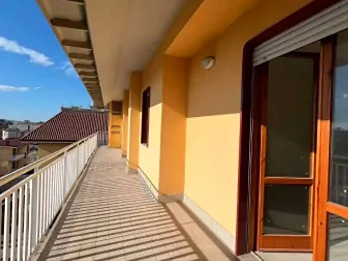 Appartamento con 6 locali in vendita in Via dei Mille Snc, Nola