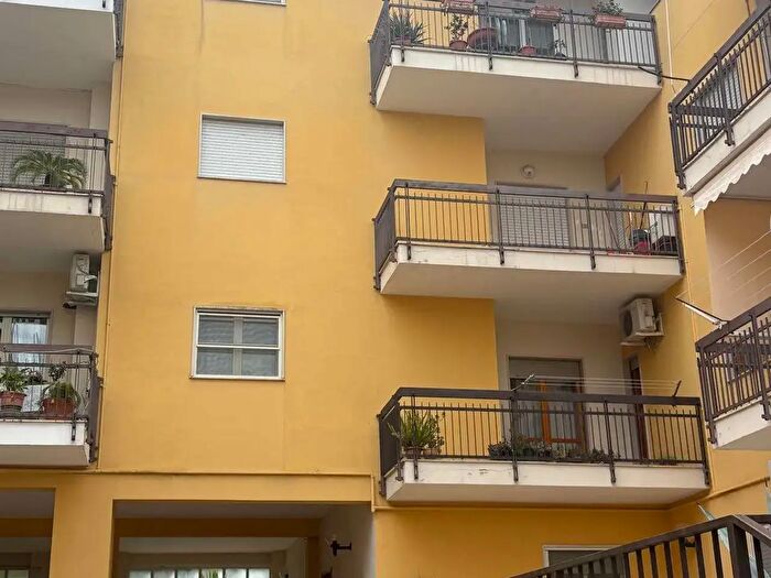 Appartamento con 5 locali in vendita in Canosa Di Puglia