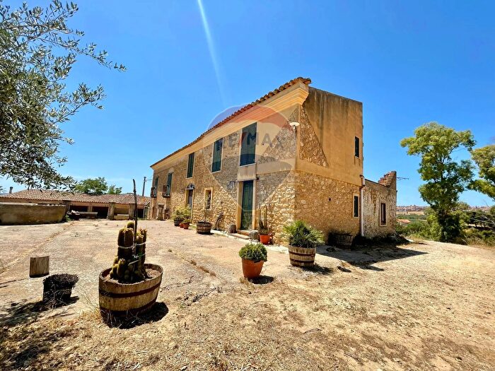 Casa con 14 locali in vendita in Contrada Piano Sn, Mazzarino