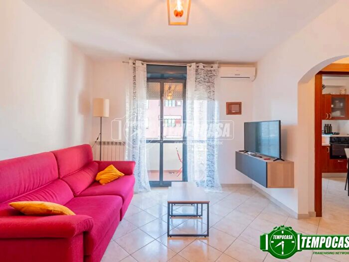 Appartamento trilocale in vendita in Via I Maggio, Bareggio